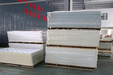 為什么亞克力板覆膜會變形